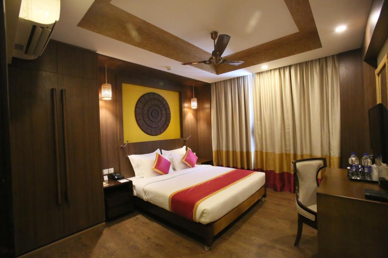 Vivin Luxury Suites Thiruvananthapuram Bagian luar foto