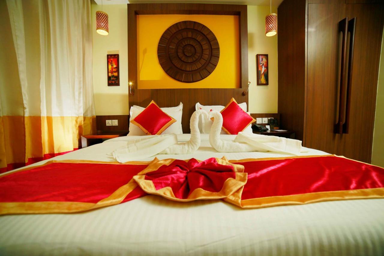 Vivin Luxury Suites Thiruvananthapuram Bagian luar foto