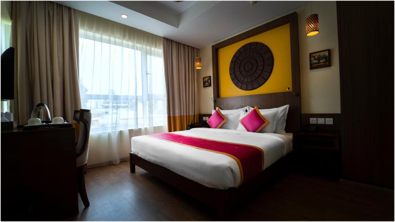 Vivin Luxury Suites Thiruvananthapuram Bagian luar foto