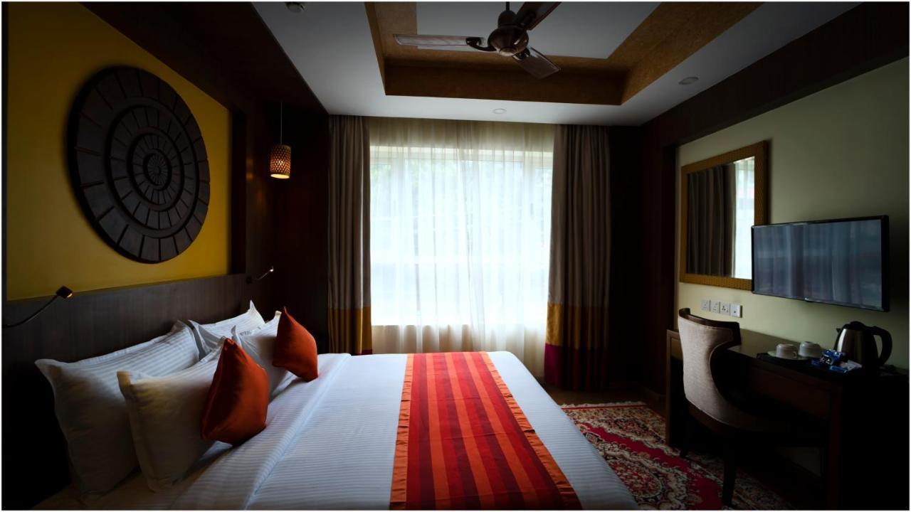 Vivin Luxury Suites Thiruvananthapuram Bagian luar foto