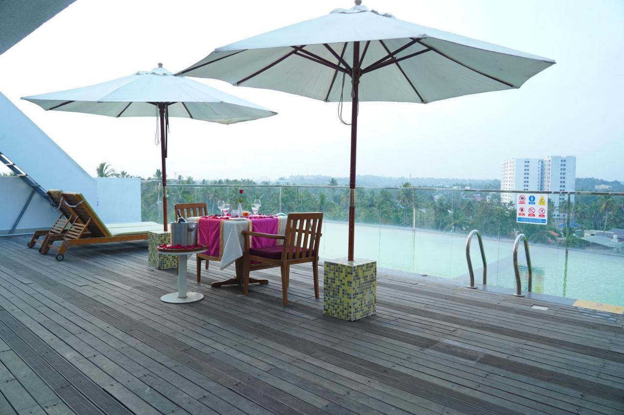 Vivin Luxury Suites Thiruvananthapuram Bagian luar foto