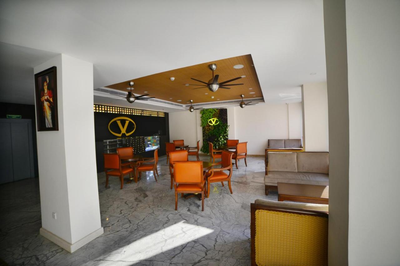 Vivin Luxury Suites Thiruvananthapuram Bagian luar foto