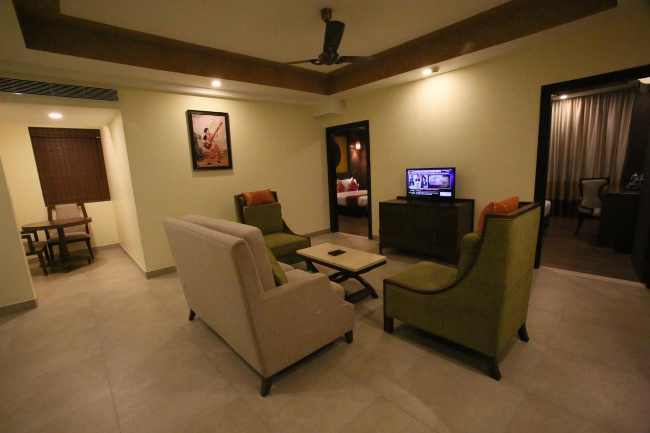 Vivin Luxury Suites Thiruvananthapuram Bagian luar foto