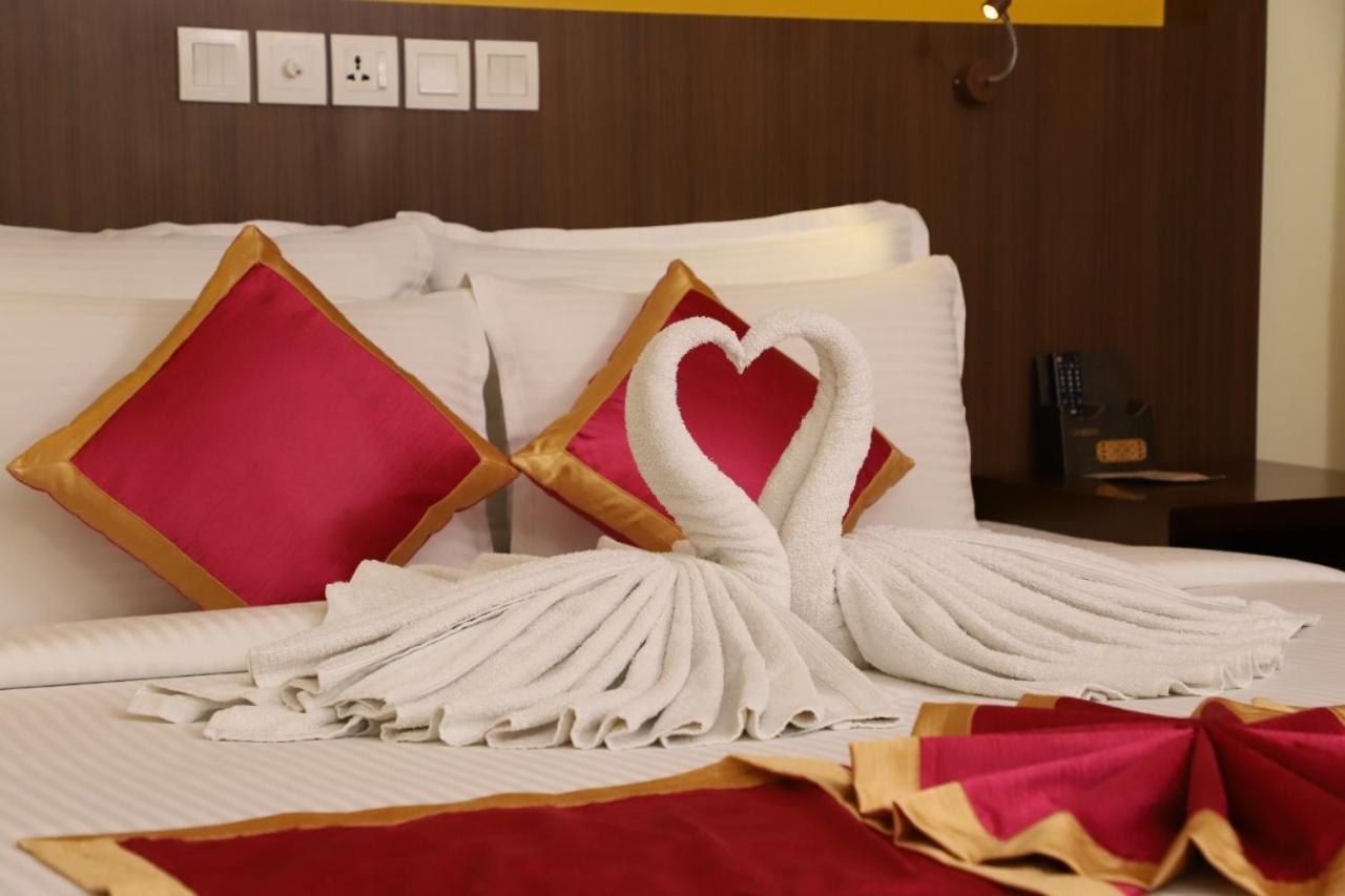 Vivin Luxury Suites Thiruvananthapuram Bagian luar foto